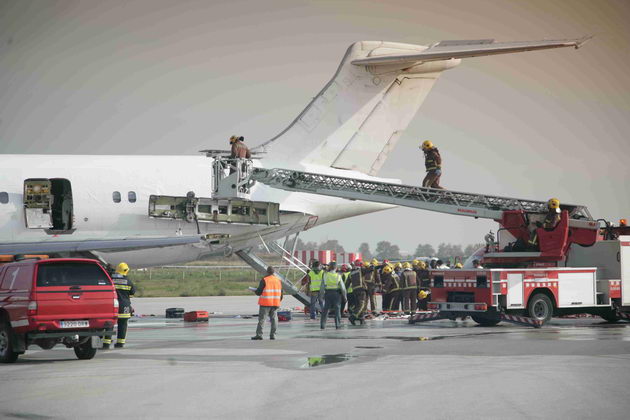 Simuladro de accidente a&eacute;reo en el aeropuerto del Prat (20 de octubre de 2007)